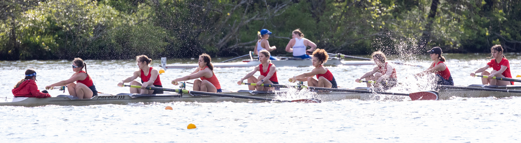 Novice girls 8 person boat racing